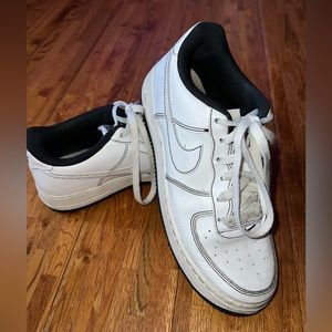 Nike Air Force 1 white black sole